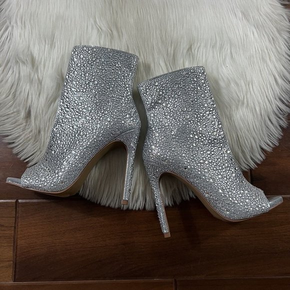 Steve Madden Size 6.5 Silver Dispute R Embellished  Peep Toe Stiletto Boot - Picture 3 of 12